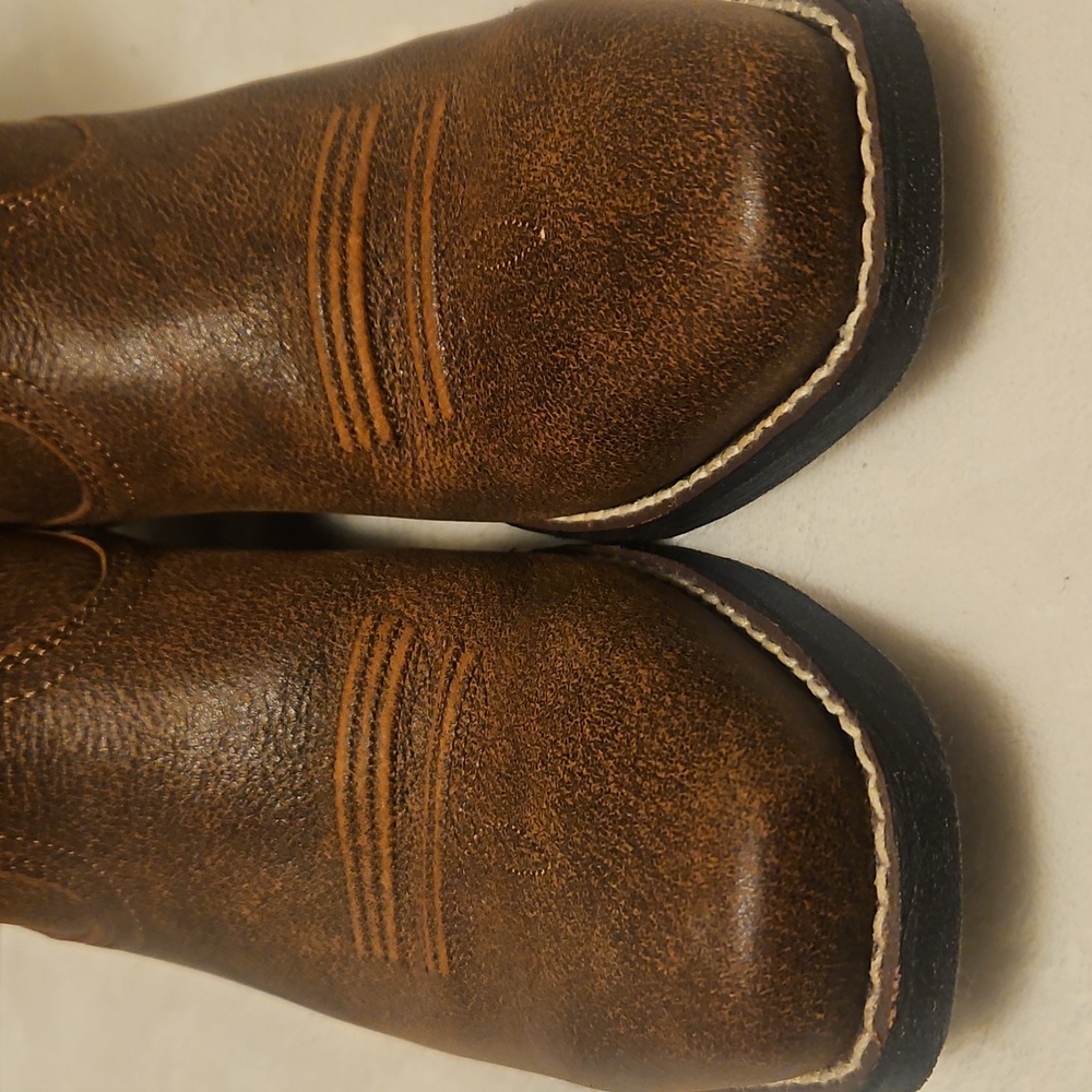 Ariat Womens Cowboy Boots. NWOT - Picture 6 of 7